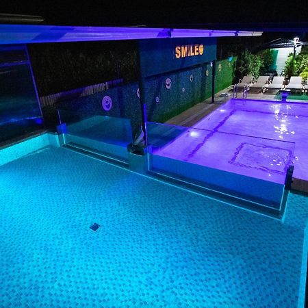 Hotel Smile Кобулети Екстериор снимка