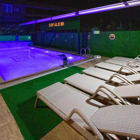 Hotel Smile Кобулети Екстериор снимка