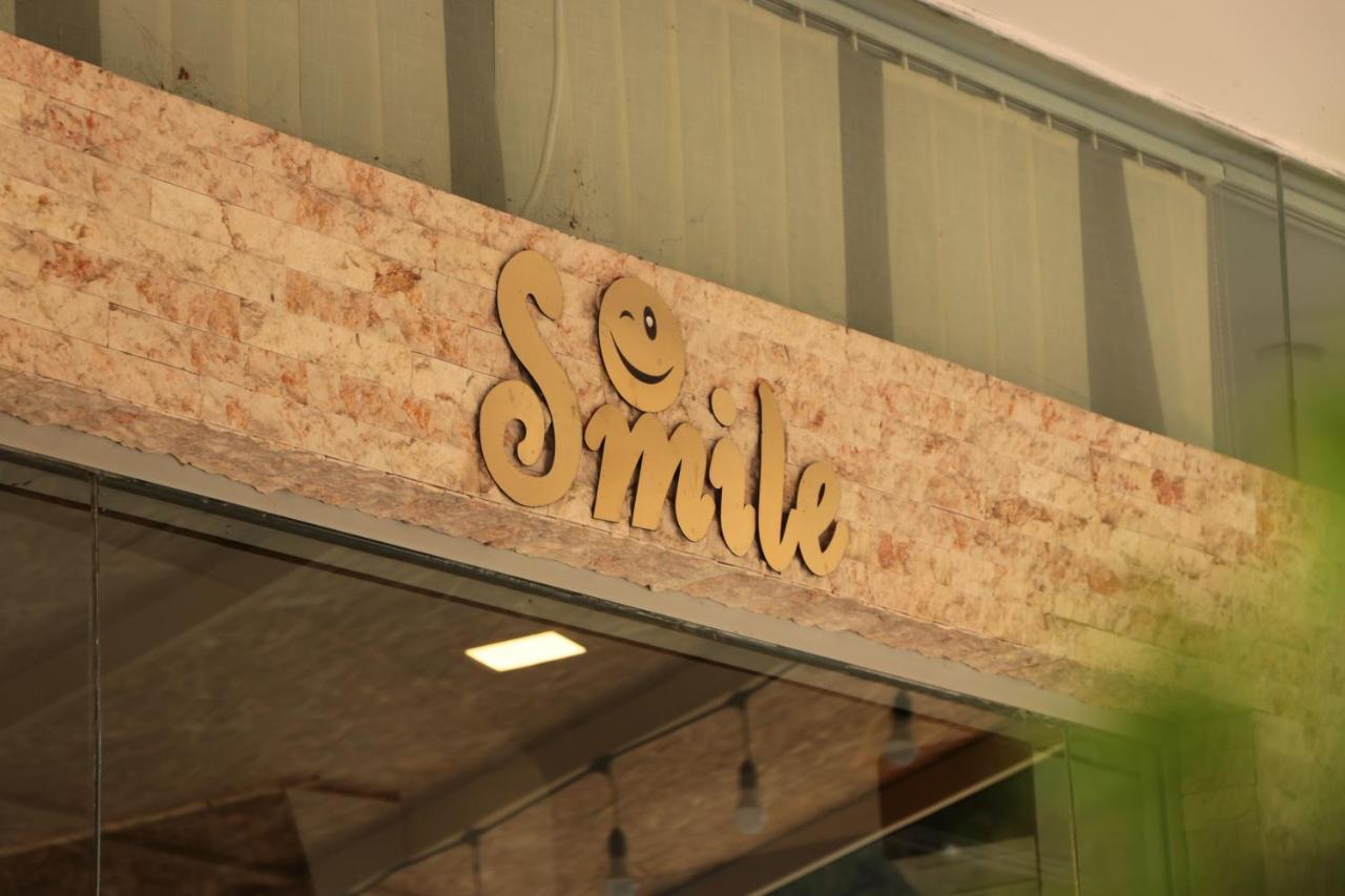 Hotel Smile Кобулети Екстериор снимка