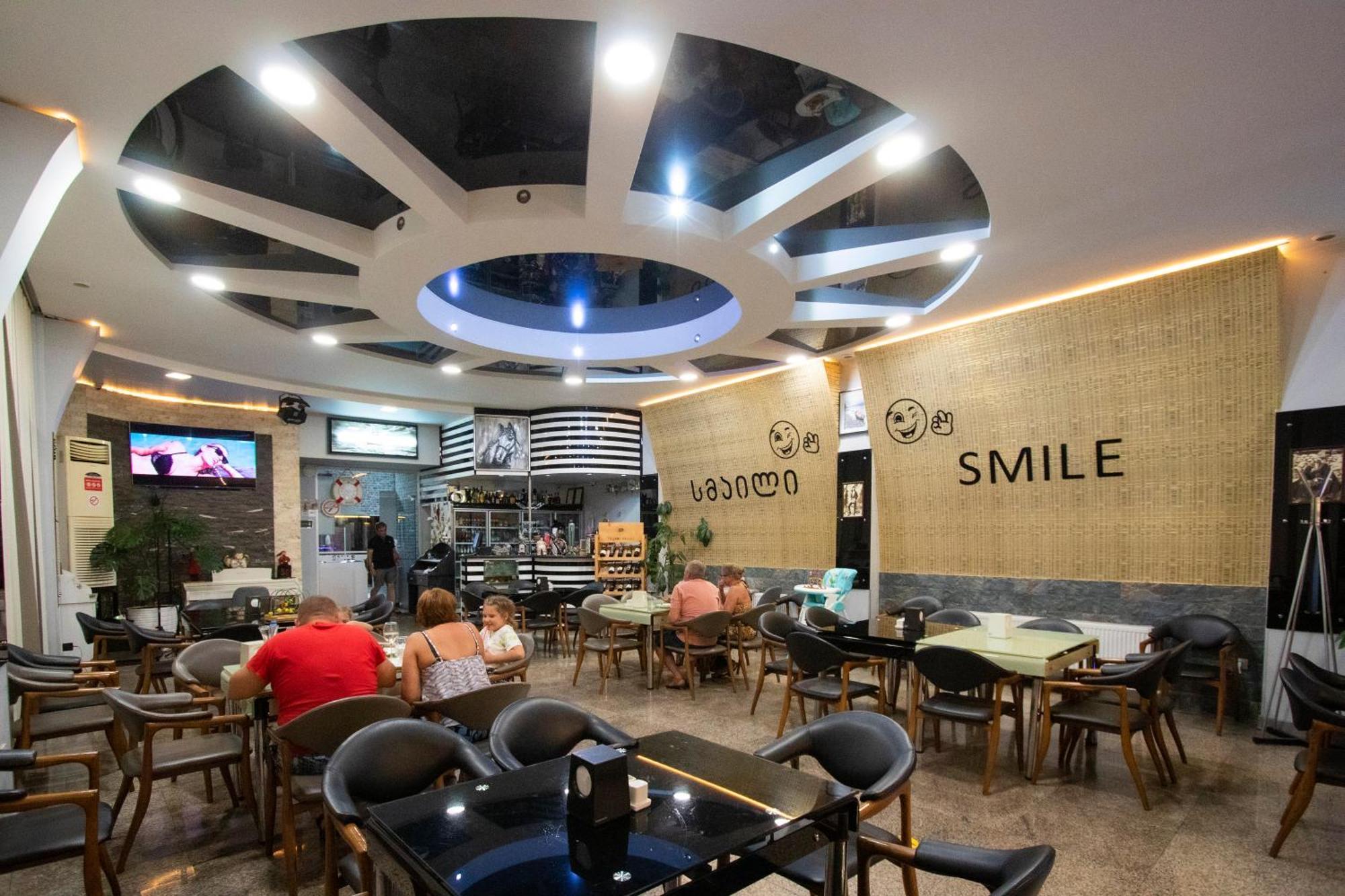 Hotel Smile Кобулети Екстериор снимка