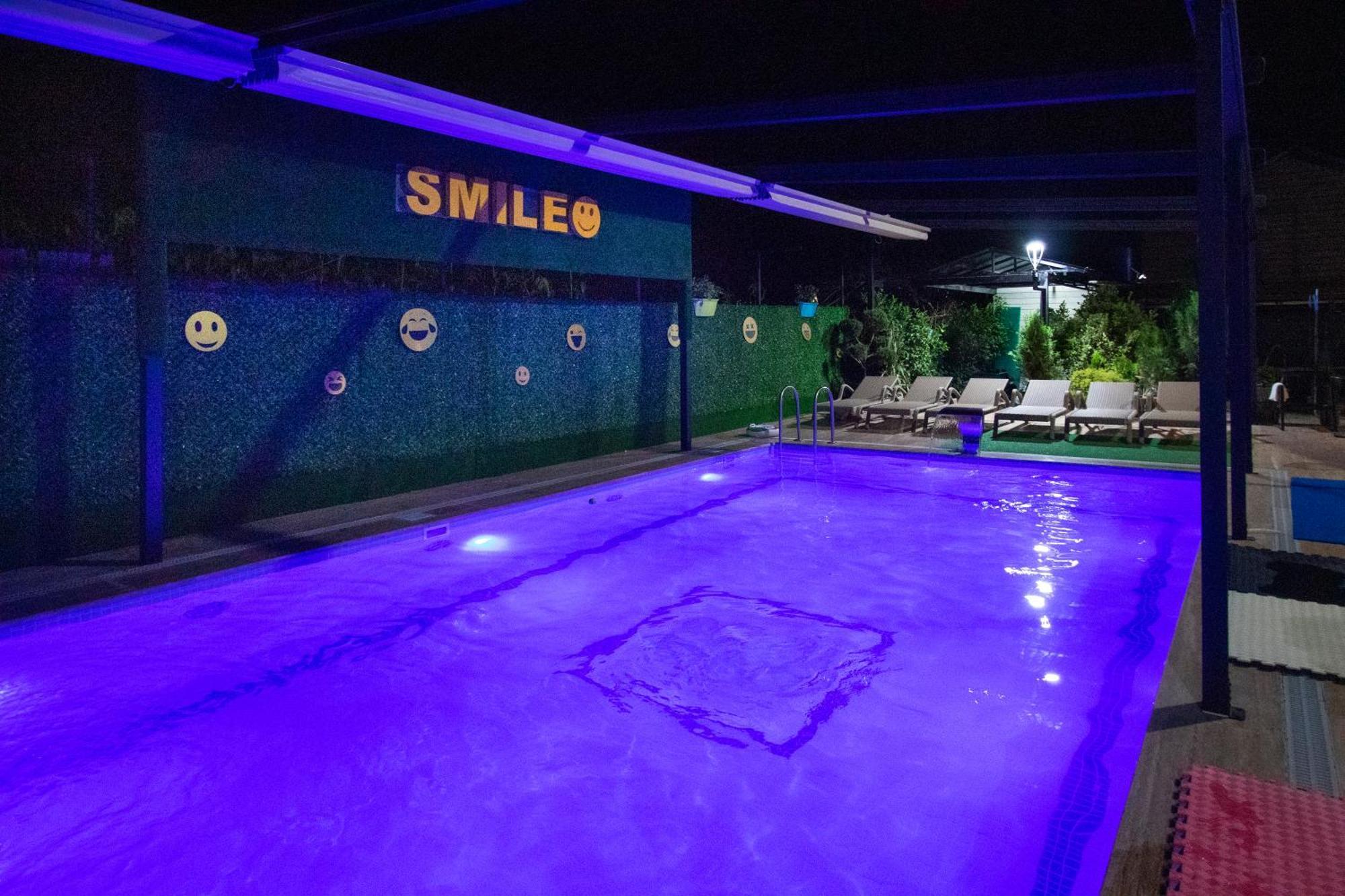 Hotel Smile Кобулети Екстериор снимка