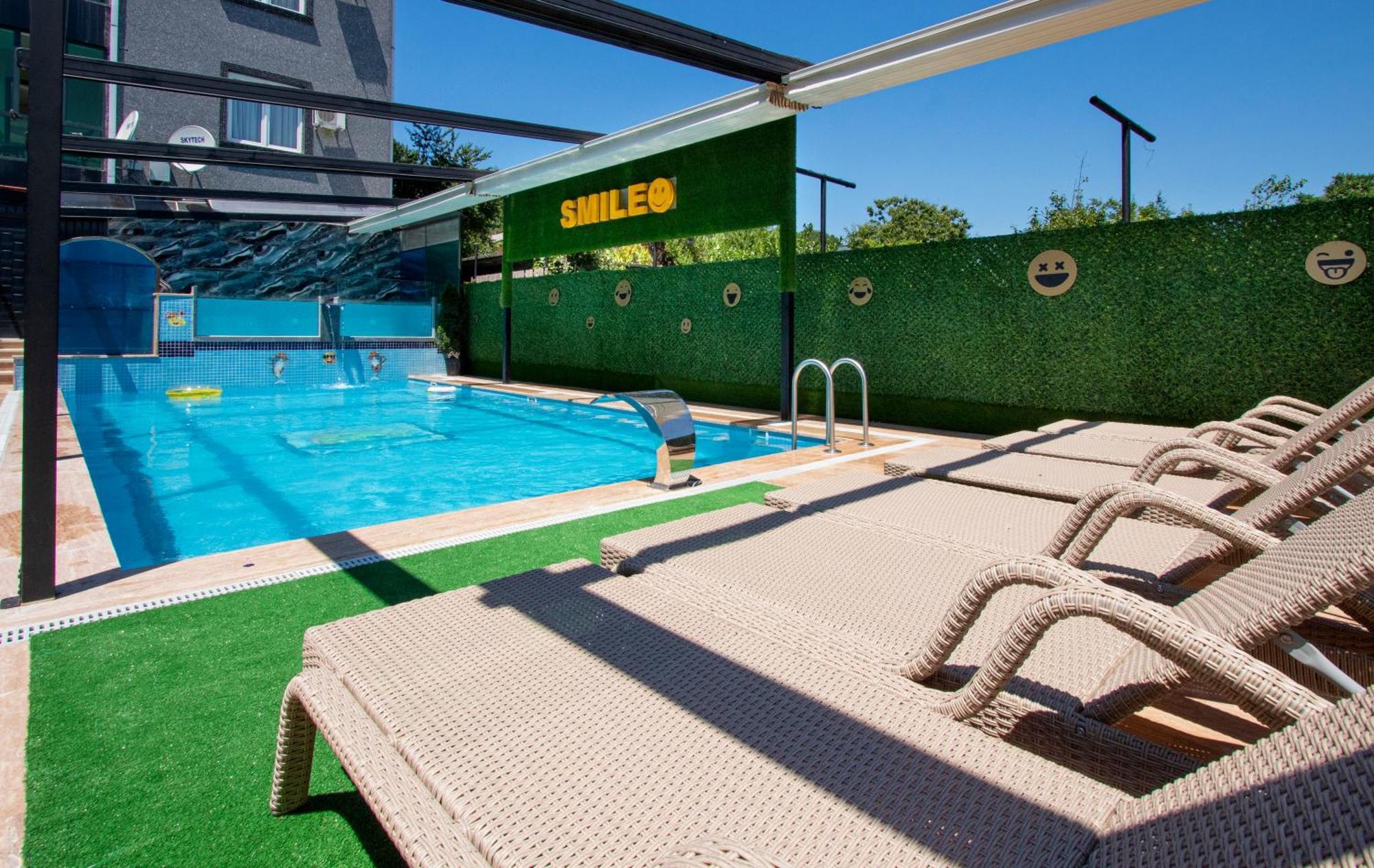 Hotel Smile Кобулети Екстериор снимка