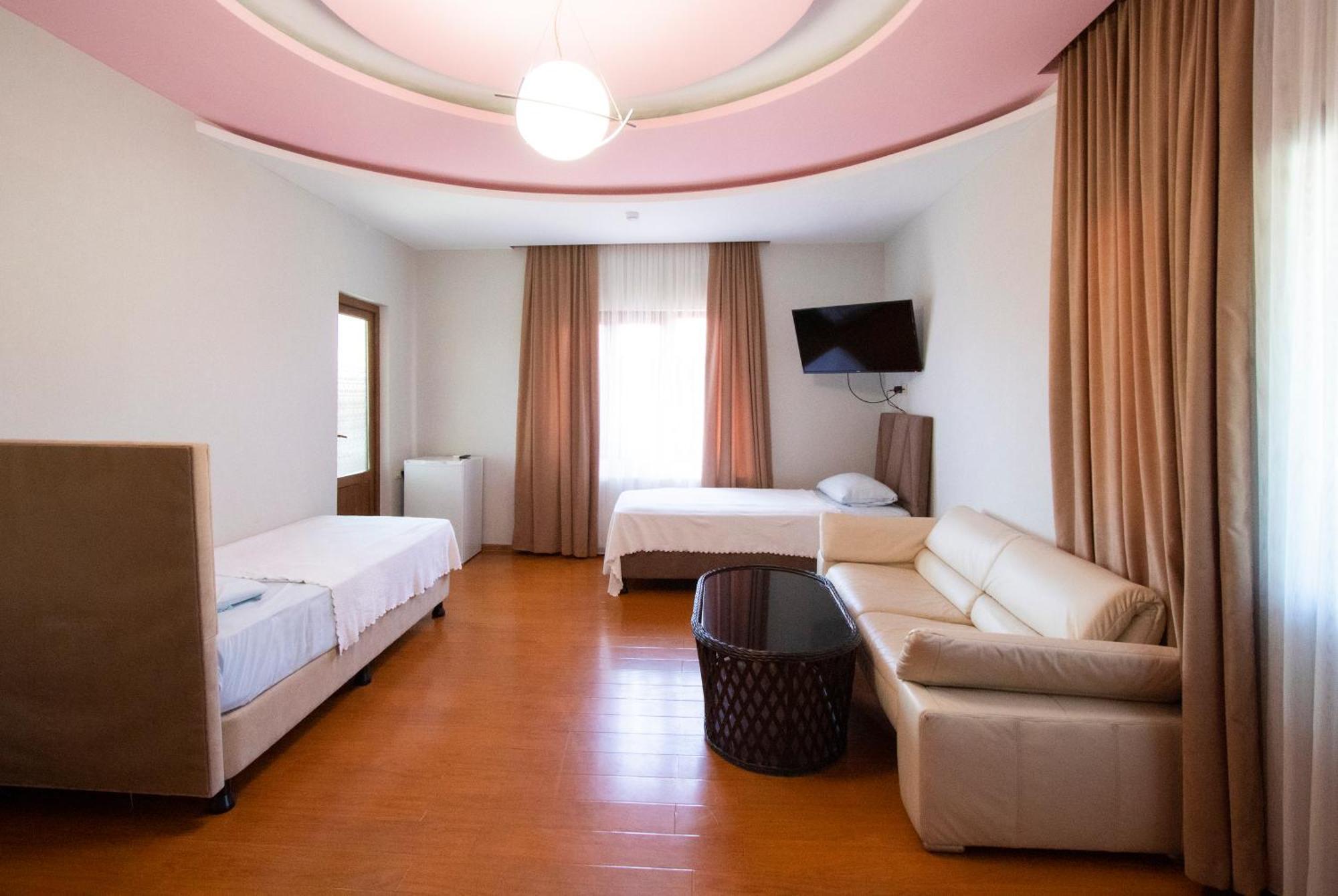 Hotel Smile Кобулети Екстериор снимка